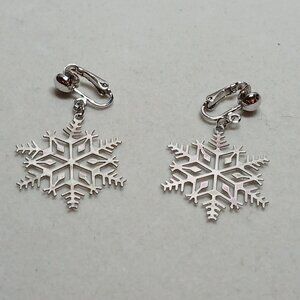 Vintage Fashion Costume Jewelry Metal Silver Tone Snowflake Clip-on Earring #74W